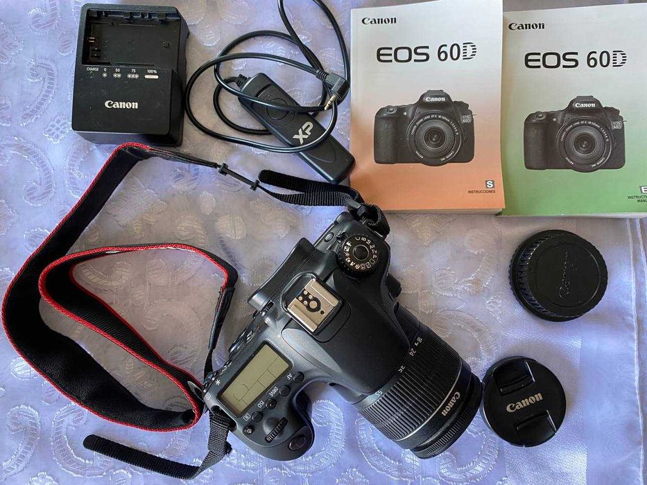 Canon EOS 60D + 18–55 мм, сумка Canon, зарядка, пульт