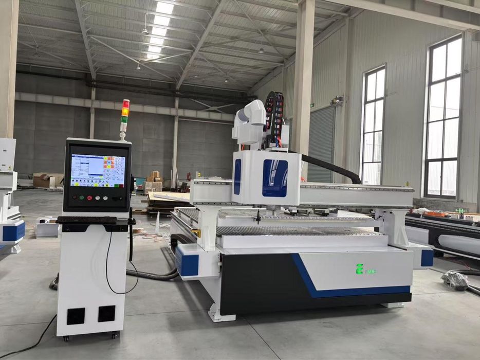 Фрезерный станок 2130 с автоматической сменой инструмента ЧПУ