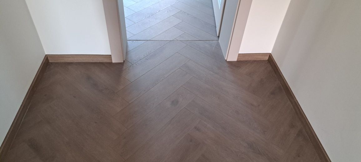 Монтаж на Ламиниран паркет и КУБУ первази