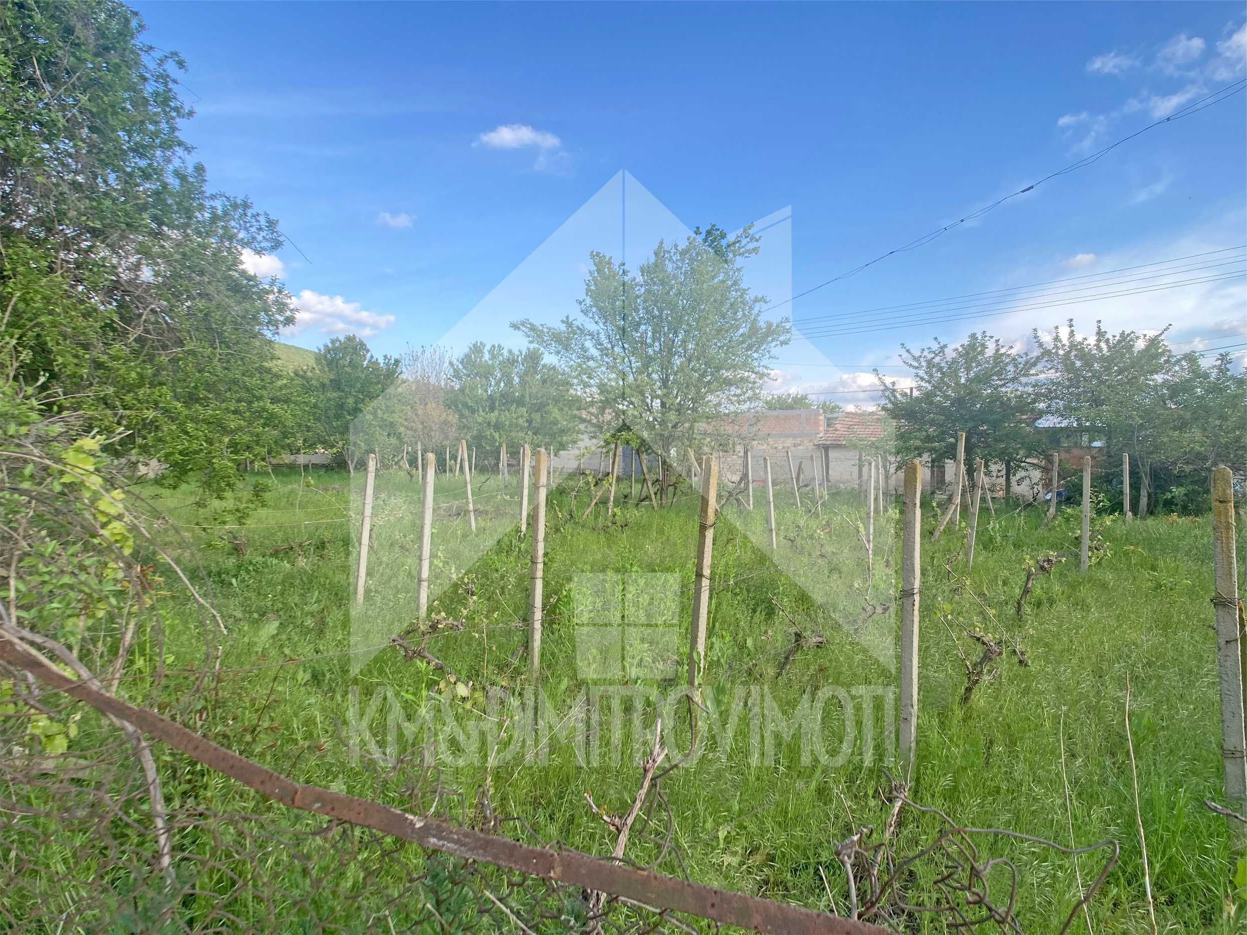 ПРОДАВА парцел 710 м2. с ТОК и ВОДА в с. Стан  (общ. Нови пазар). ТОП!