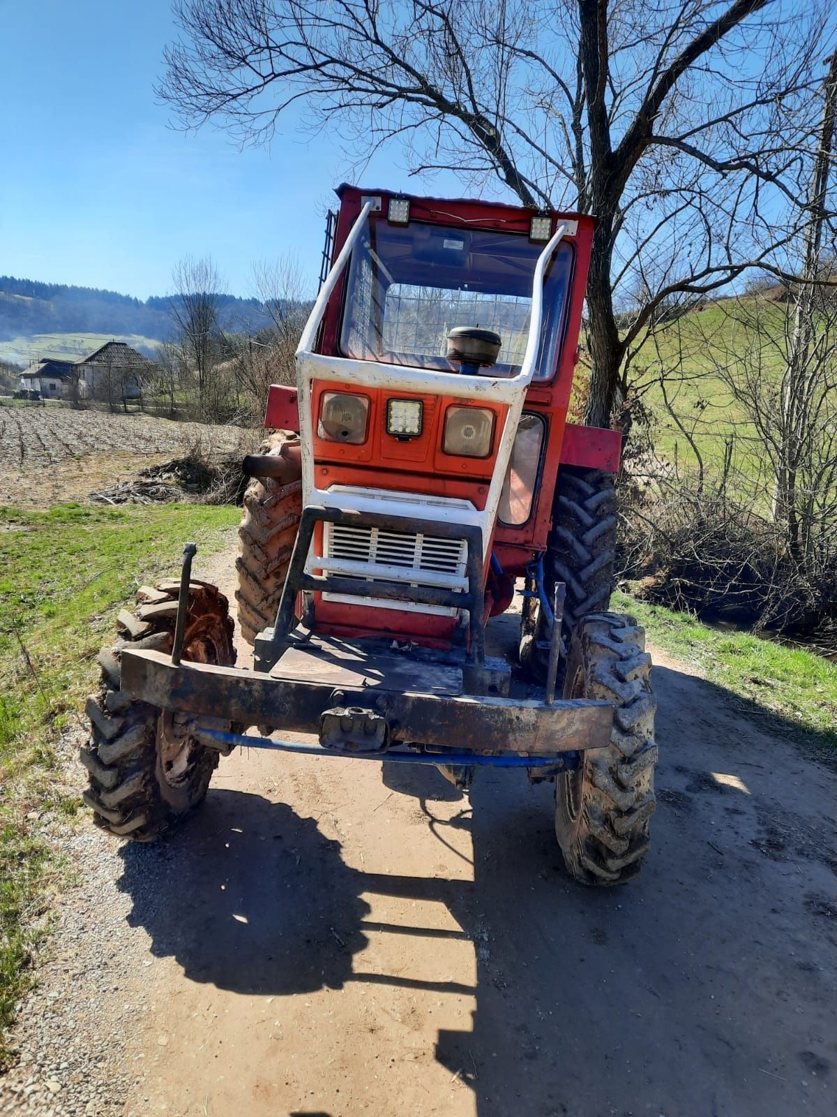 Vând tractor u 651