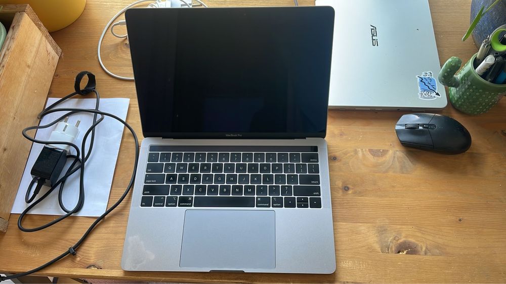 MacBook Pro 13-inch cu Touchbar, 2019