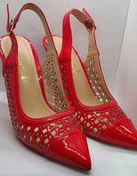 Pantofi roșii si aurii