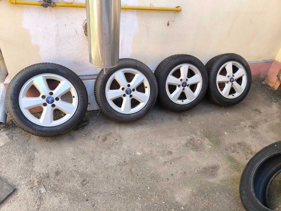 Vând jante Ford Focus MK2 cu anvelope iarnă și 4 anvelope vară f. bune