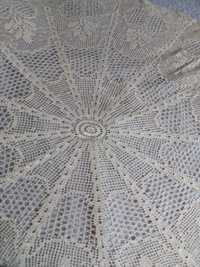 Плетена покривка на една кука за кръгла маса