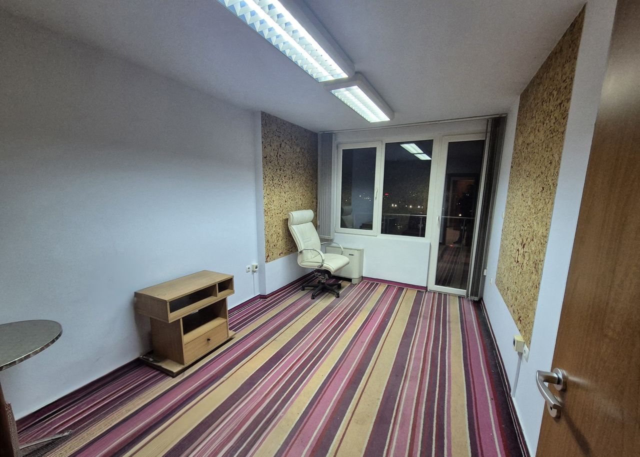 Дава се под наем Офис в София, Оборище - 90 кв.м за 800 € - Снимка #2
