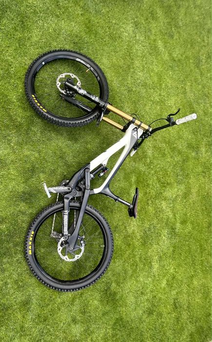 Bicicleta downhill: YT tues CF PRO RACE 27,5