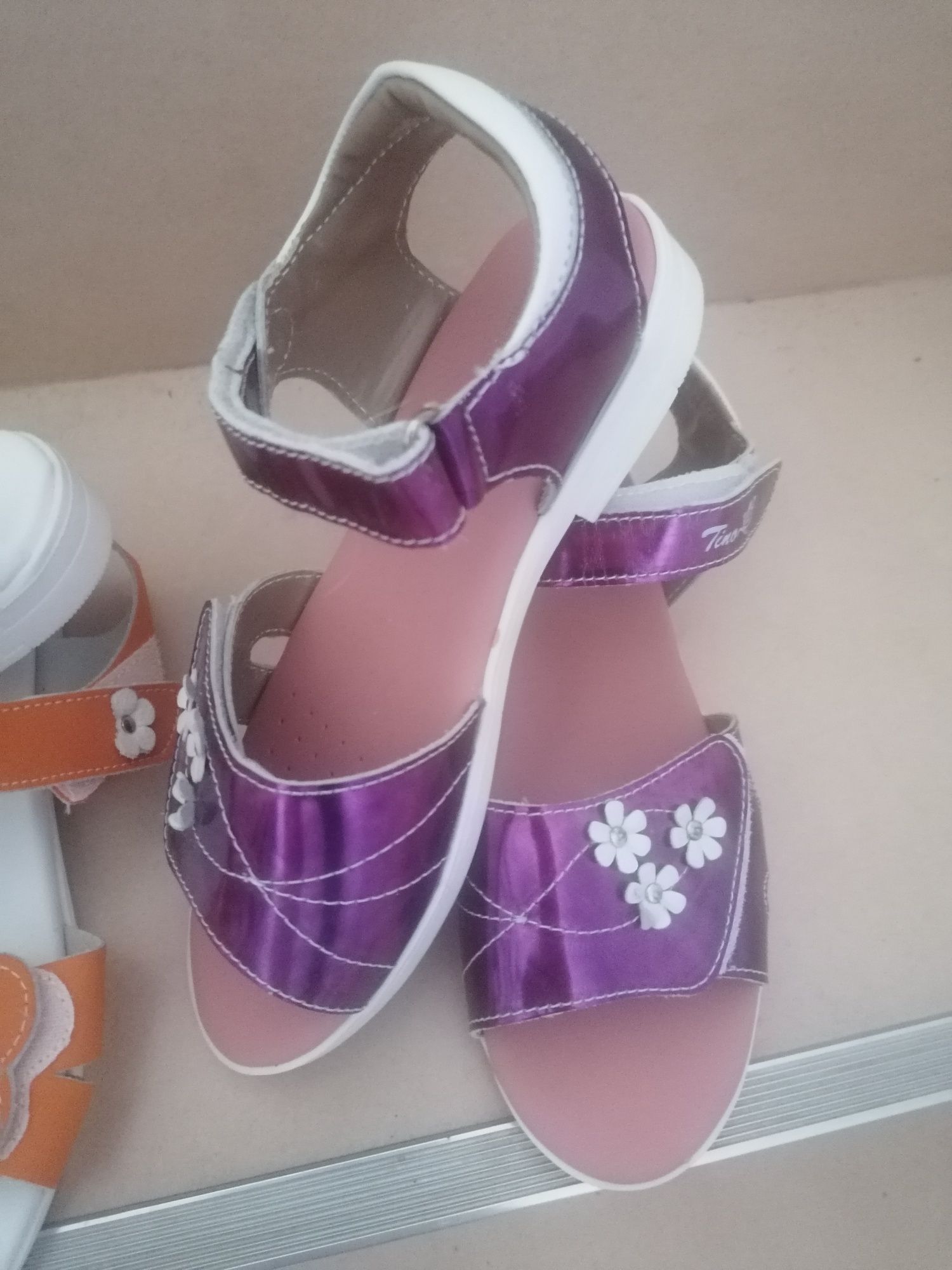 Sandale piele Tino( lot) marimea 34