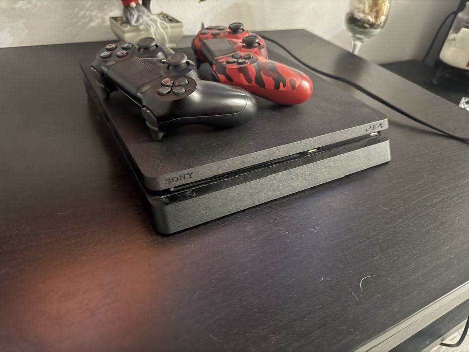 PlayStation4 slim 1TB/ ps4 slim + два джойстика