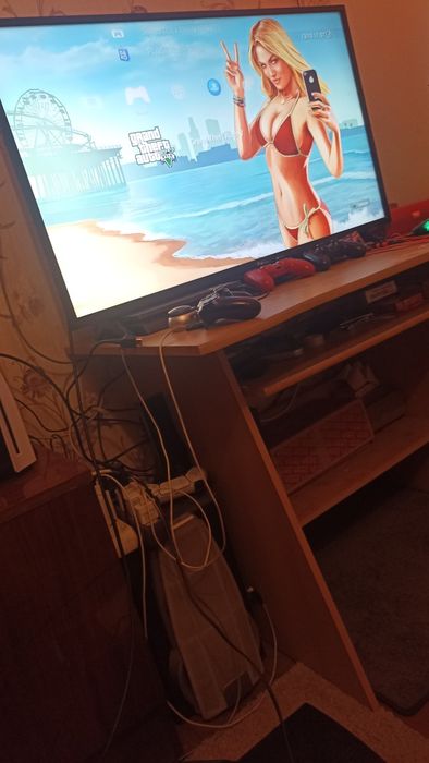 PS3 slim с 2 игри