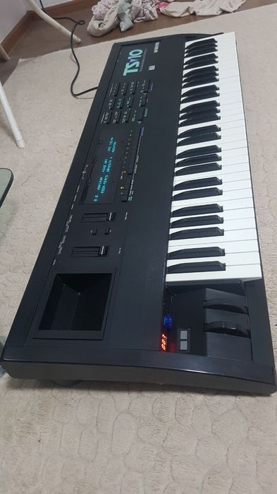 Ensoniq ts10 yangi 99% Amerikadan keldi