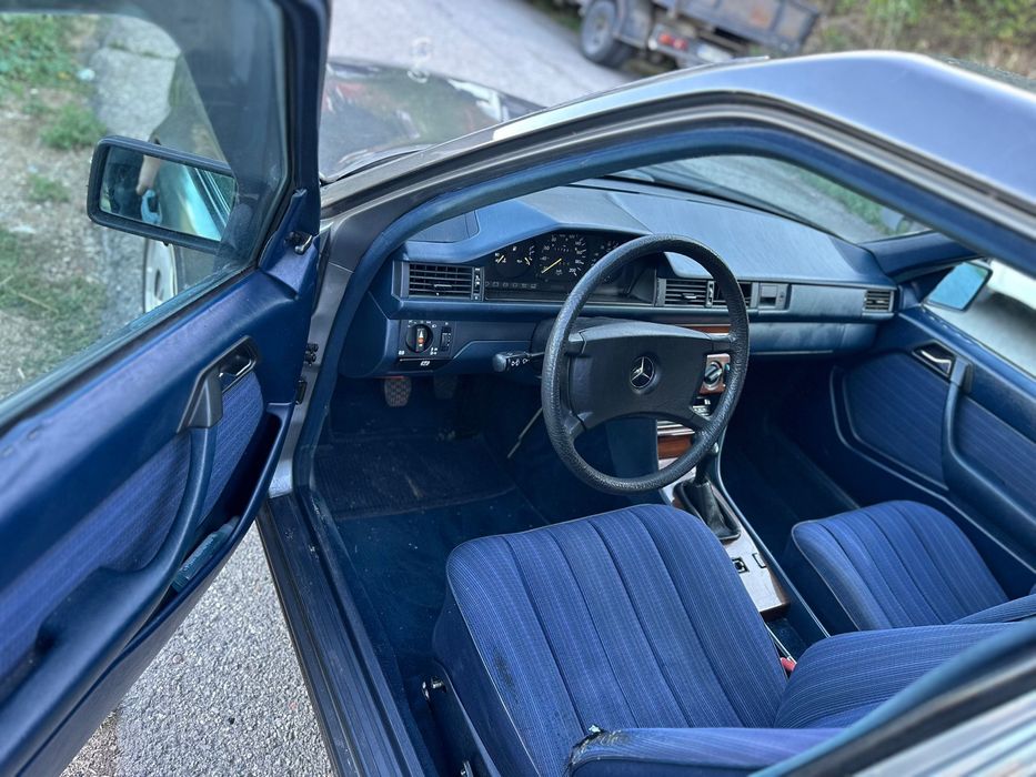 Masina funerara Mercedes