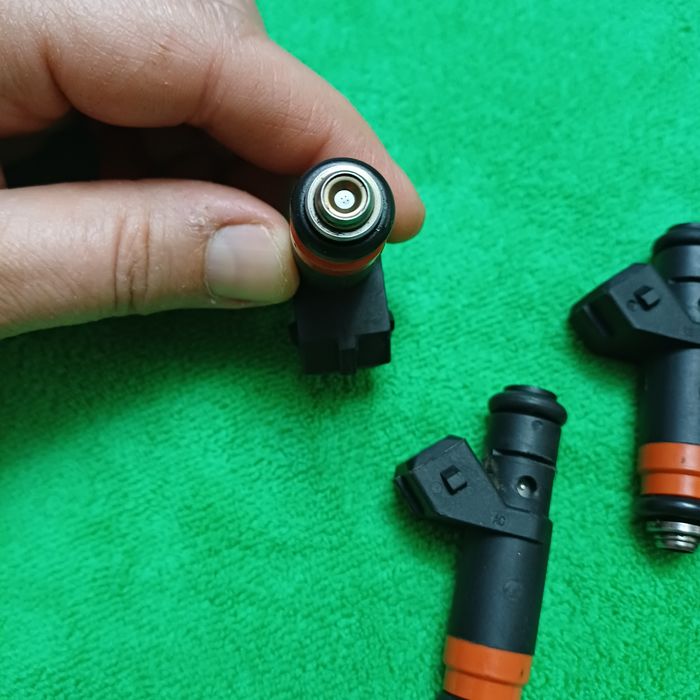 Продаютя инжектора на VAZ20734 фирмы DEKA.