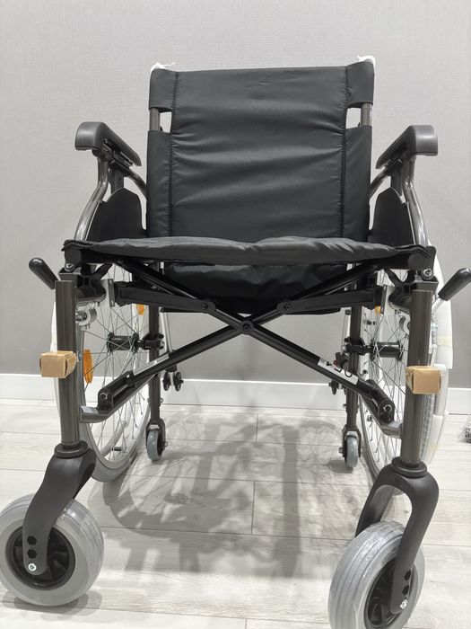 Продам инвалидную коляску новый