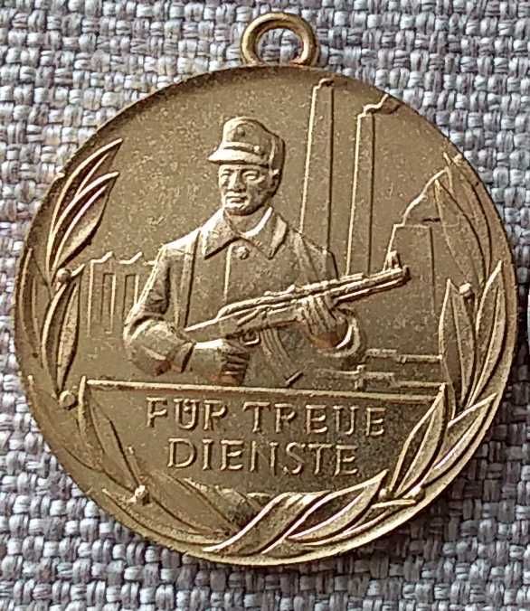 Медаль ГДР. 1-я степень. За отличную службу! Невручёнка.