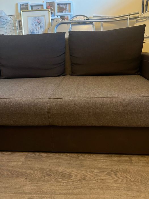 Vand canapea extensibila 3 locuri, maro, cu lada depozitare 550 ron
