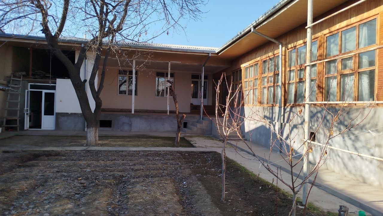 Ховли сотилади Назарбек
