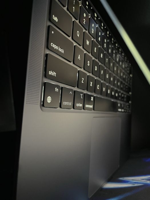 Macbook air m1 88 yomkisti 10 soatdan kop islidi full komplekt