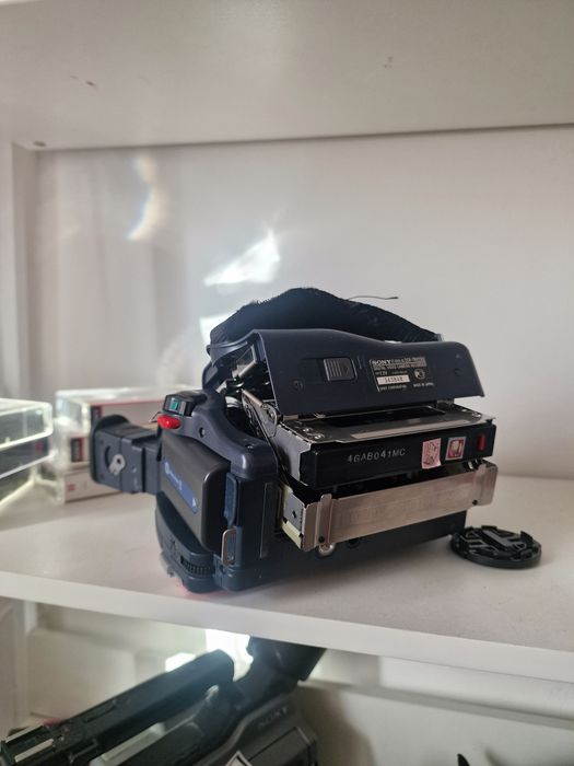 Sony DCR-TRV250 Digital8 Handycam Video Camera