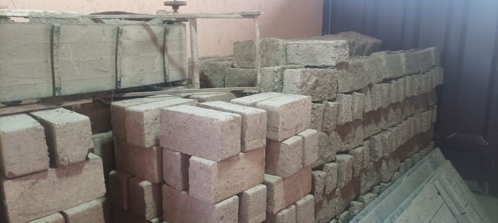 Кирпич из глины пресонанный