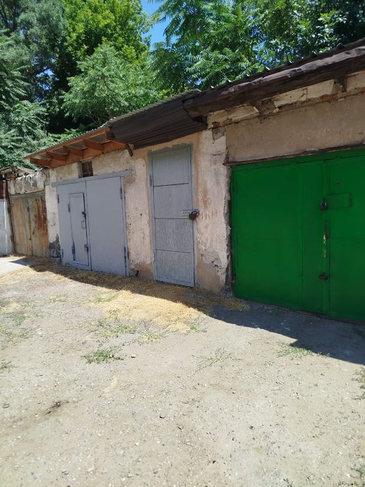 Продам гараж В районе Крытого рынка