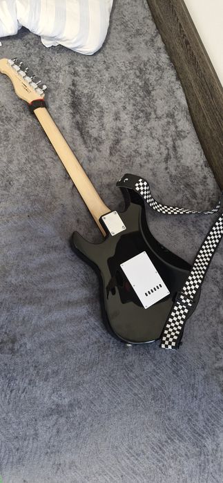 Продавам Yamaha EG 112C