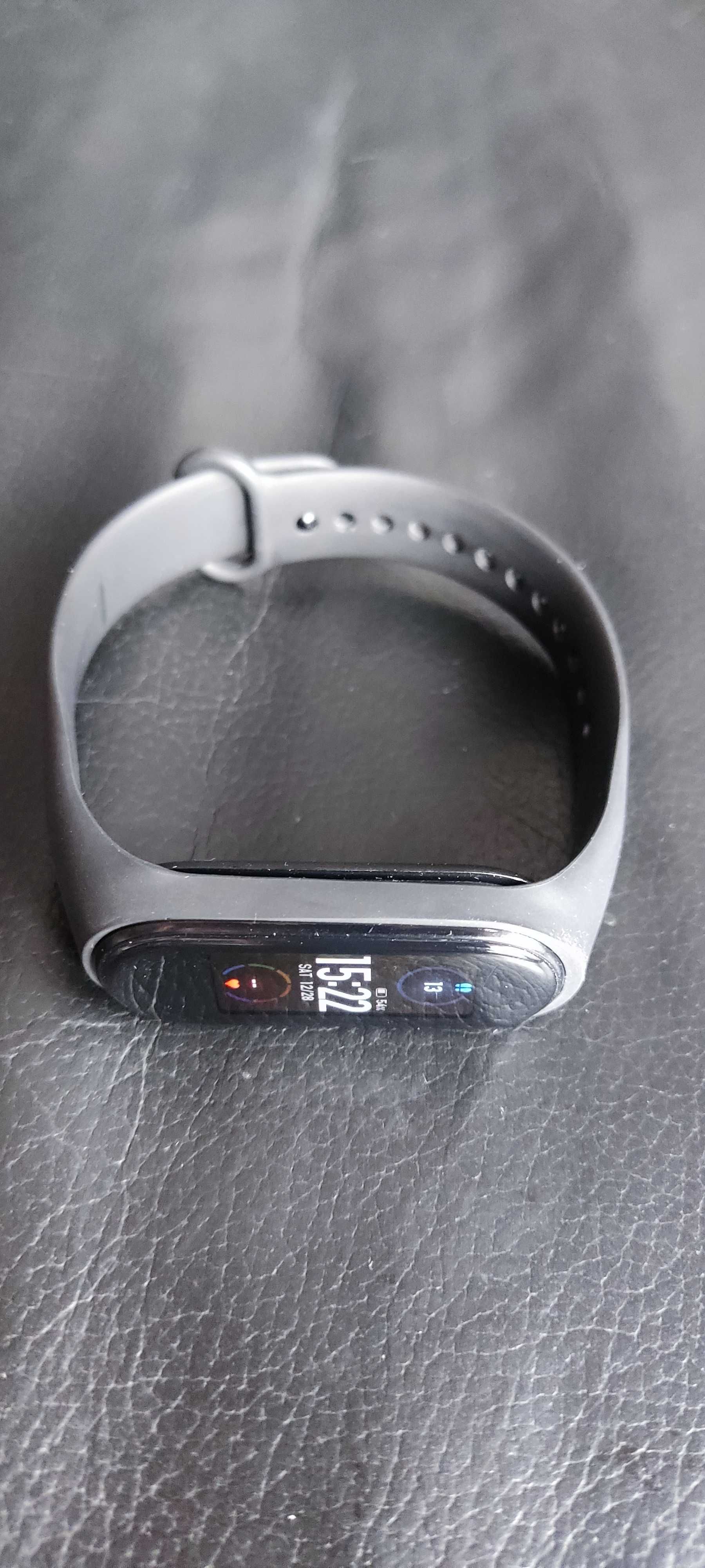 2 броя смарт часовници Mi Band + аксесоари (заедно или поотделно)