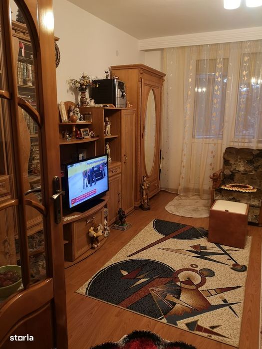 Proprietar, vând ap. 3 cam 66 mp, P. Neamț, renovat, curat, însorit