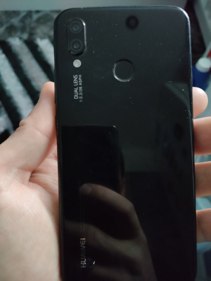 Huawei P20 Lite Ecran Crăpat Dar Functional