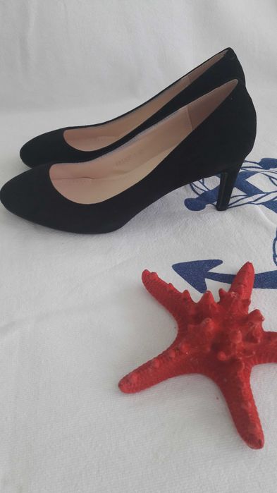 Класически дамски обувки