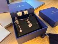 Colier Swarovski Swan rose nou piatra roz