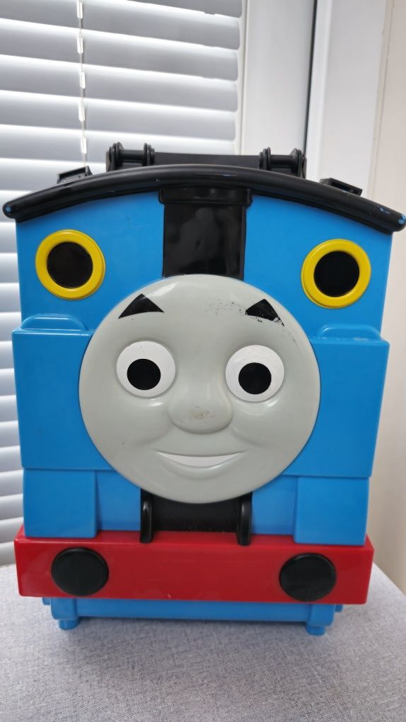 Thomas & Friends Локомотив куфар с колекция от влакчета