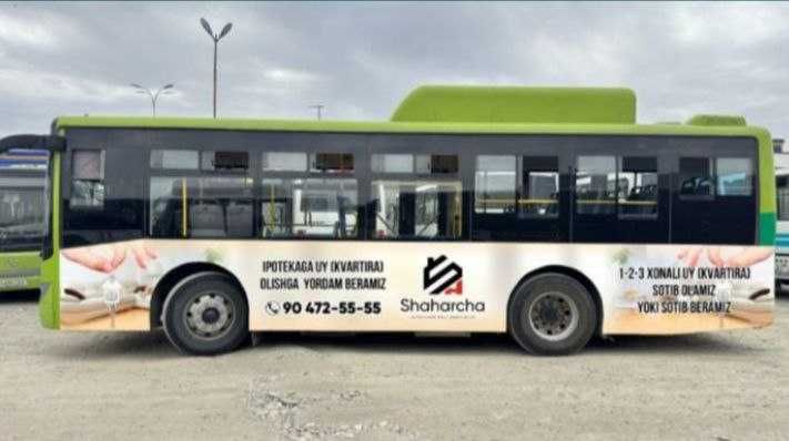 Samarqandda avtobuslarda reklama Реклама на автобусах в Самарканде