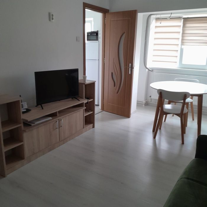 Închiriez garsonieră