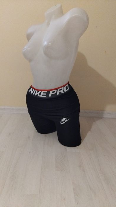 Ieftin! Compleuri dama Puma și Nike.