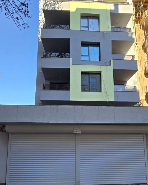 Два двойни гаража