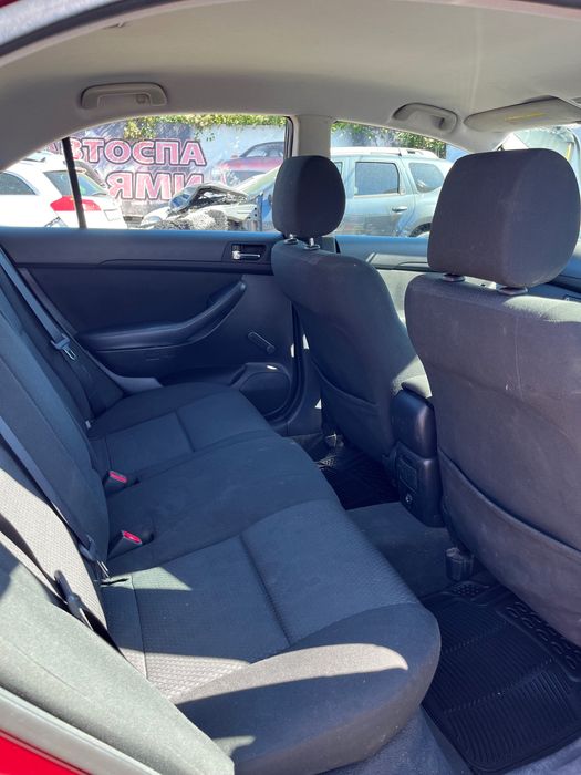 Toyota Avensis, 1.8 бензин, 2004 година, в движение, с десен волан