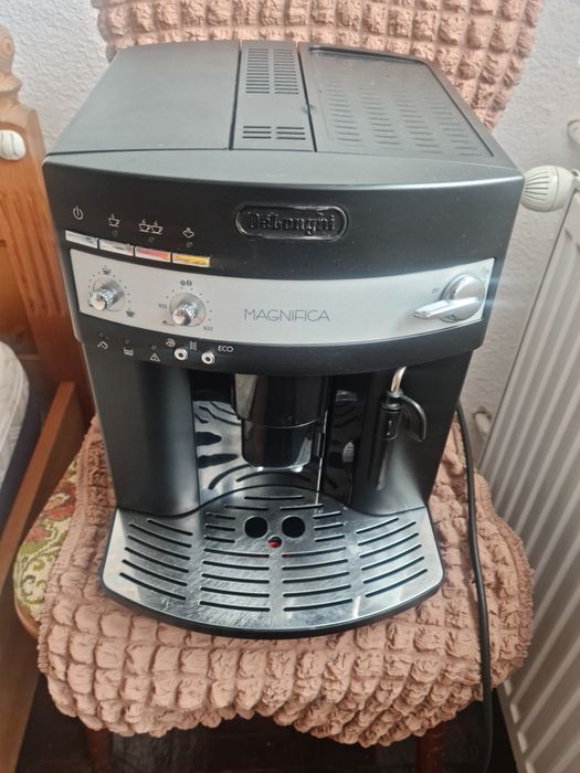 De vanzare expresor Delonghi magnifica