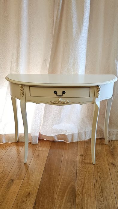 Консольный столик White Rose (Прованс), слоновая кость

Продаю консоль