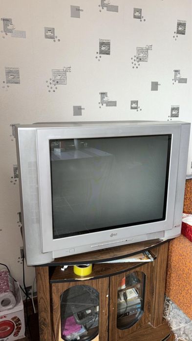 Телевизор LG в хорошем состоянии