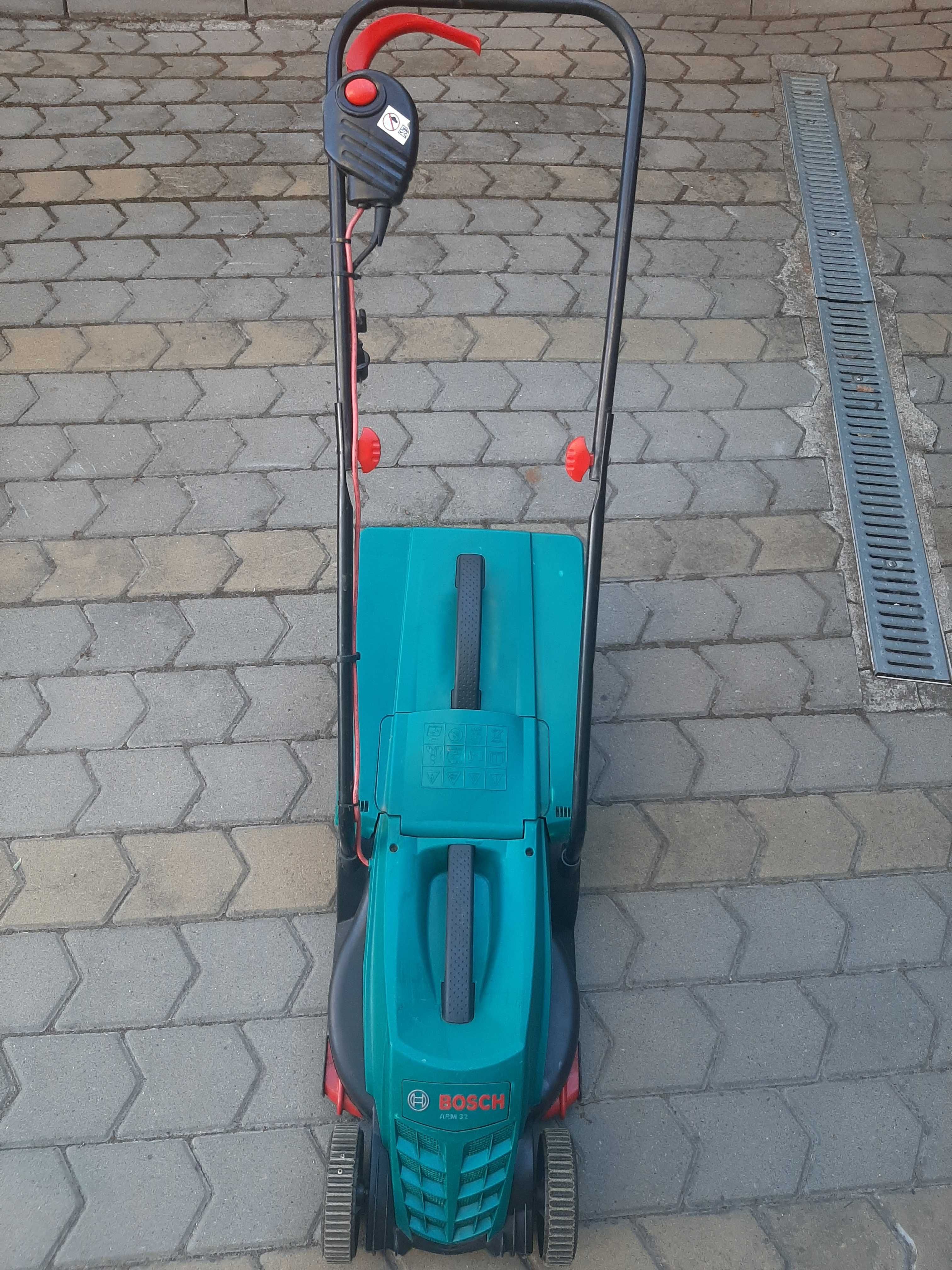 Masina de tuns gazon/iarba Bosch ARM 32