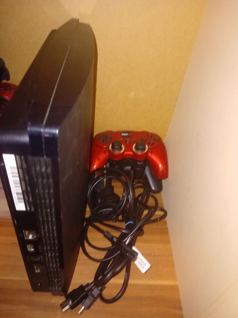 Xbox 360 slim (2 bucăți)  și ps3 (2 bucati)