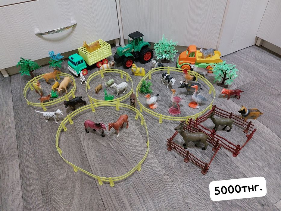 Продам Ферму Животные и Динозавры