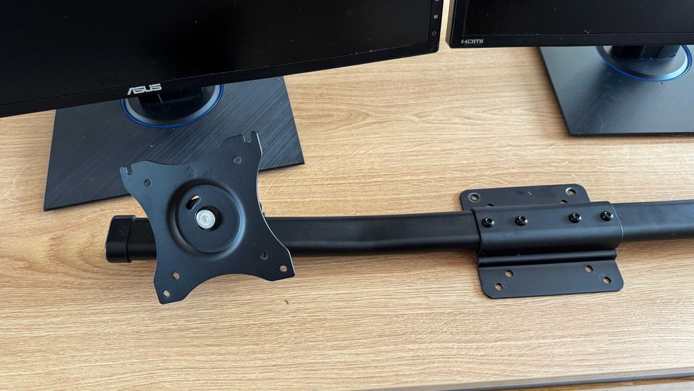 Vand pachet 2x Monitor Asus Gaming VG245HE 24" (inch) + suport perete