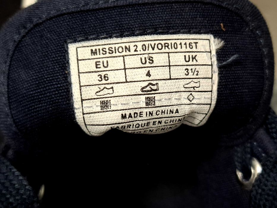 Levis кецове. Тъмносини 36 номер
