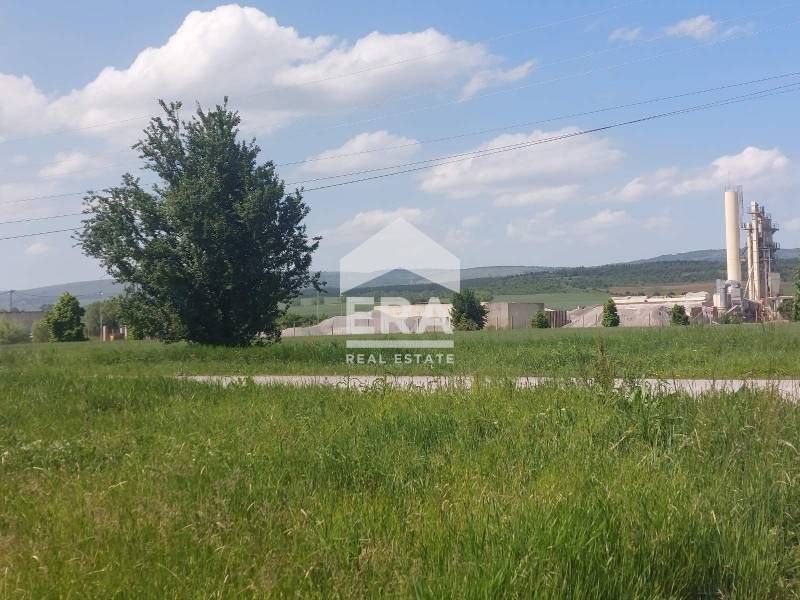 ЕРА ТЕРА продава парцел в с. Петърч