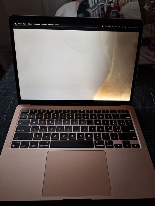 MacBook Air 2020 ,Apple M1 ,256GB,8GB RAM  ATENTIE,CITITI ANUNTUL!