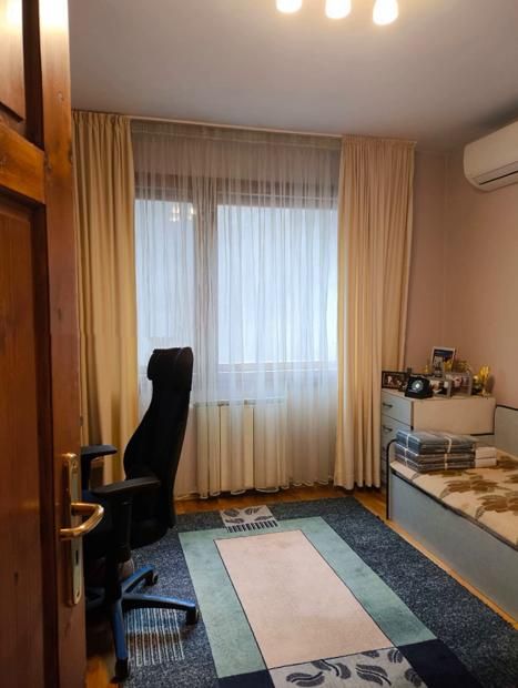 Дава се под наем Четиристаен апартамент в София, Редута - 136 кв.м за 875 € - Снимка #10