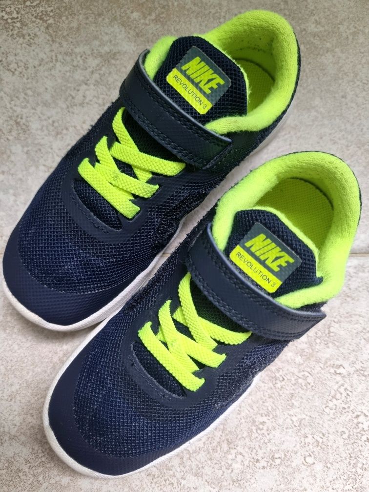 Детски маратонки Nike Revolution 3 26 номер