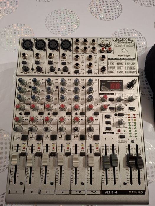 Продам микшерный пульт беринжер в идеальном состоянии